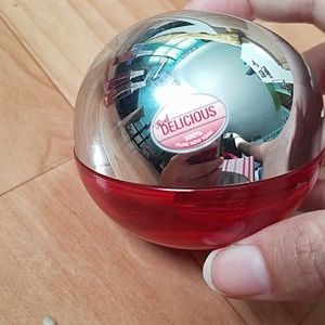 DKNY Red Delicious perfume